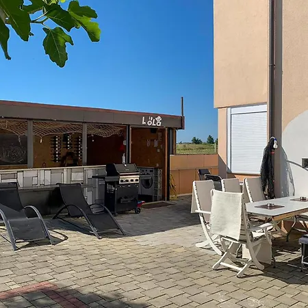 2 Bedroom Nice Apartment In Vrsi Διαμέρισμα