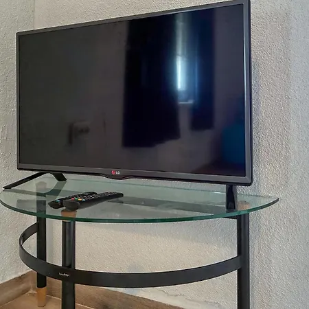 Διαμέρισμα 2 Bedroom Nice Apartment In Vrsi
