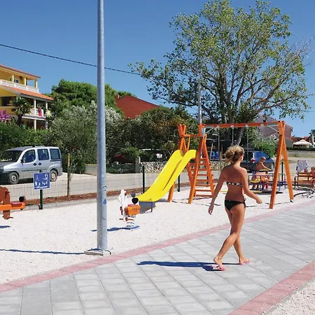 Διαμέρισμα 2 Bedroom Nice Apartment In Vrsi