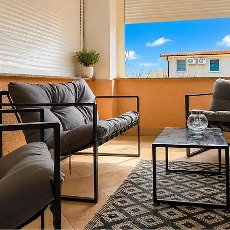 2 Bedroom Nice Apartment In Vrsi Διαμέρισμα