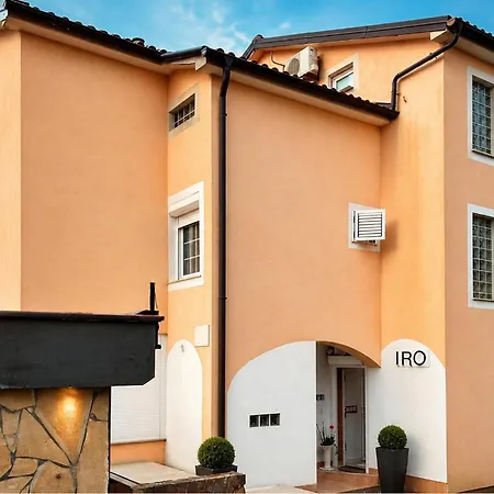 2 Bedroom Nice Apartment In Vrsi Διαμέρισμα *